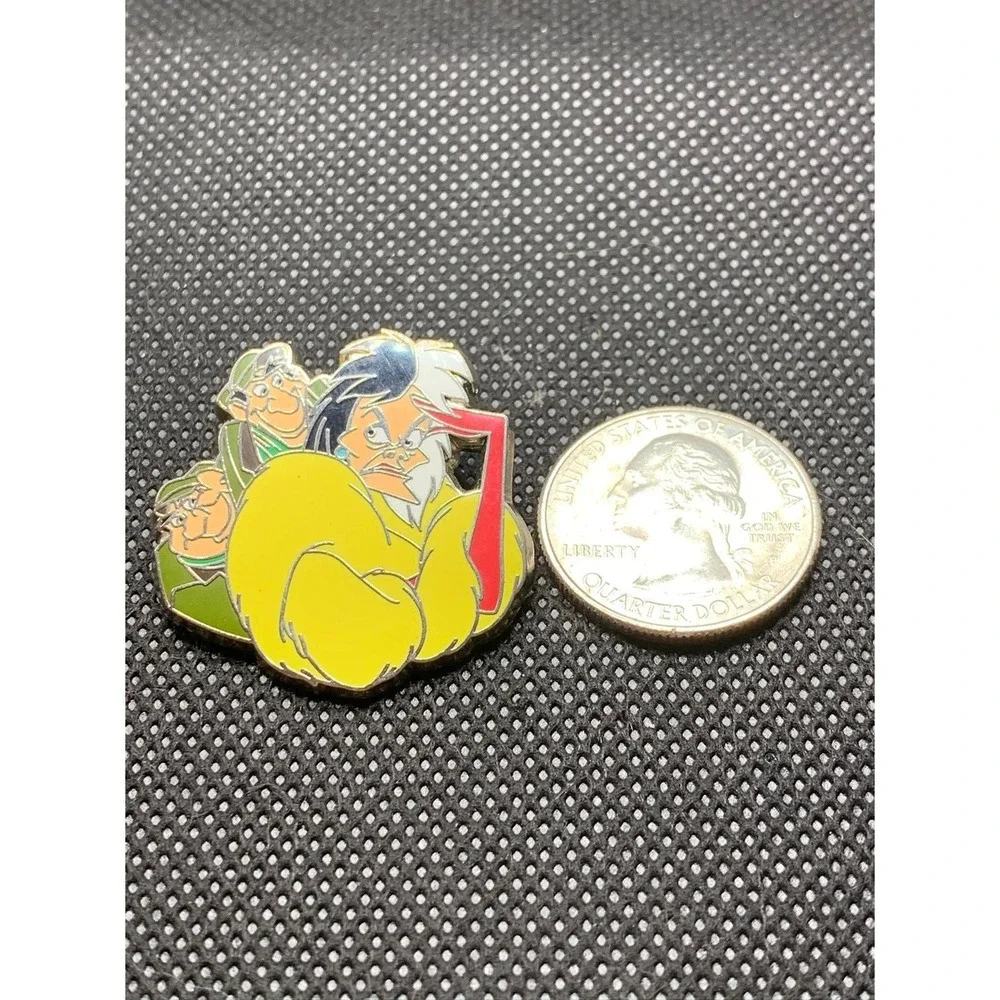 2010 Cruella De Vil Disney Villains Sidekicks Trading Pin Villains Booster